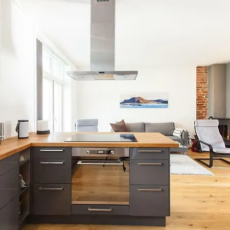 High End 2br In Good Location! Apartment