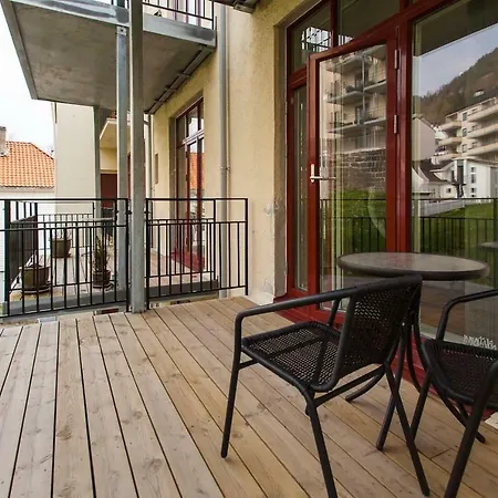 High End 2br In Good Location! Apartment